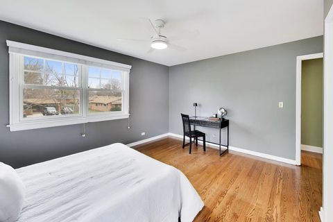 Tiny photo for 1317 W Grove Street, Arlington Heights, IL 60005 (MLS # 12603629)