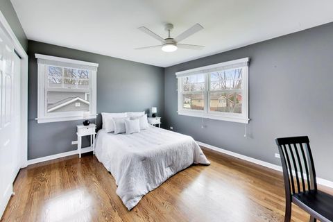 Tiny photo for 1317 W Grove Street, Arlington Heights, IL 60005 (MLS # 12603629)