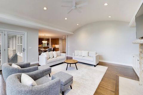 Tiny photo for 1317 W Grove Street, Arlington Heights, IL 60005 (MLS # 12603629)