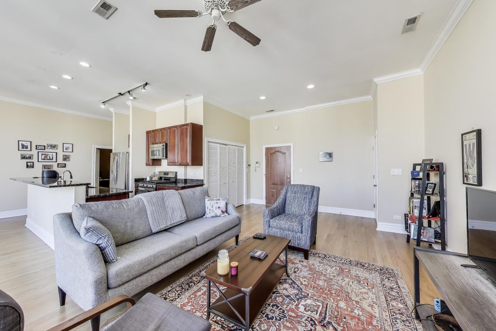 4440 N Kedzie Avenue 401