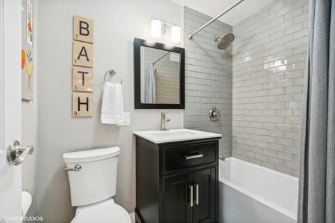 Tiny photo for 400 E RANDOLPH Street #913, Chicago, IL 60601 (MLS # 12497039)