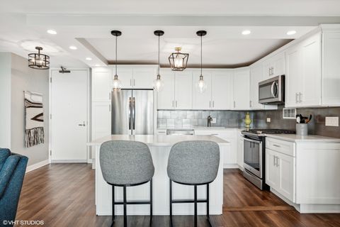 Tiny photo for 400 E RANDOLPH Street #913, Chicago, IL 60601 (MLS # 12497039)