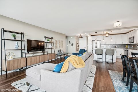 Tiny photo for 400 E RANDOLPH Street #913, Chicago, IL 60601 (MLS # 12497039)