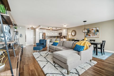 Tiny photo for 400 E RANDOLPH Street #913, Chicago, IL 60601 (MLS # 12497039)