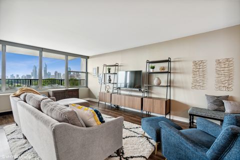 Tiny photo for 400 E RANDOLPH Street #913, Chicago, IL 60601 (MLS # 12497039)