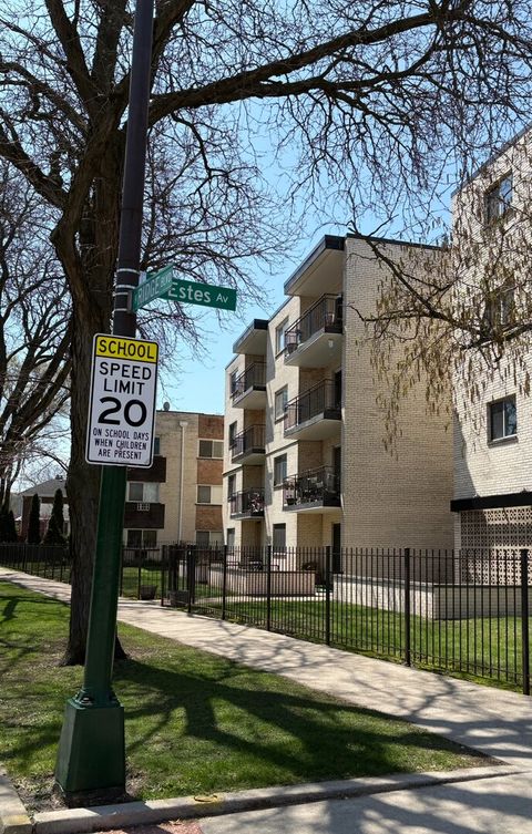 7074 N RIDGE Boulevard 1E Chicago IL 60645