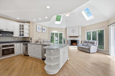 Tiny photo for 34 Robin Hood Ranch, Oak Brook, IL 60523 (MLS # 12712660)