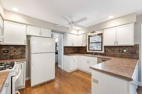 Tiny photo for 903 Canyon Run Road, Naperville, IL 60565 (MLS # 12543698)