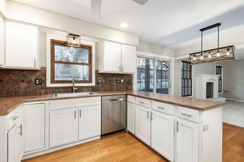 Tiny photo for 903 Canyon Run Road, Naperville, IL 60565 (MLS # 12543698)