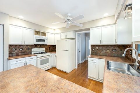 Tiny photo for 903 Canyon Run Road, Naperville, IL 60565 (MLS # 12543698)