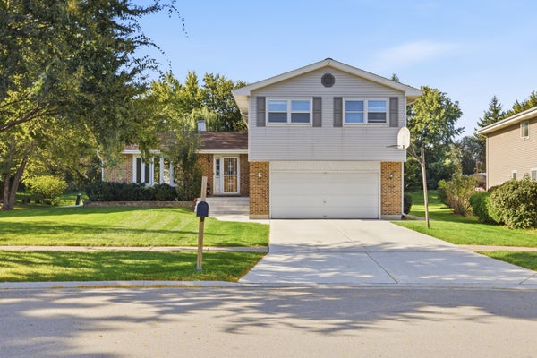 1727 ROOSA LN, ELK GROVE VILLAGE, IL 60007 - Image a19074ad07057e106ebfeddf5ddbfc71/2801640135