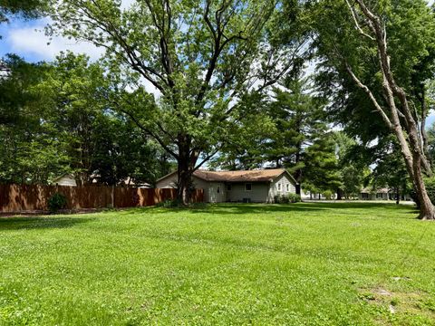 Tiny photo for 956 Country Club Road, Metropolis, IL 62960 (MLS # 12659353)
