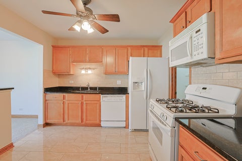 Tiny photo for 220 OAK KNOLL Court #B2, Schaumburg, IL 60193 (MLS # 12674361)