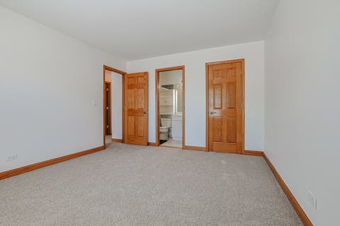 Tiny photo for 220 OAK KNOLL Court #B2, Schaumburg, IL 60193 (MLS # 12674361)