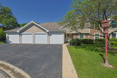 Photo of 220 OAK KNOLL Court #B2, Schaumburg, IL 60193 (MLS # 12674361)