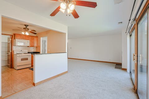 Tiny photo for 220 OAK KNOLL Court #B2, Schaumburg, IL 60193 (MLS # 12674361)