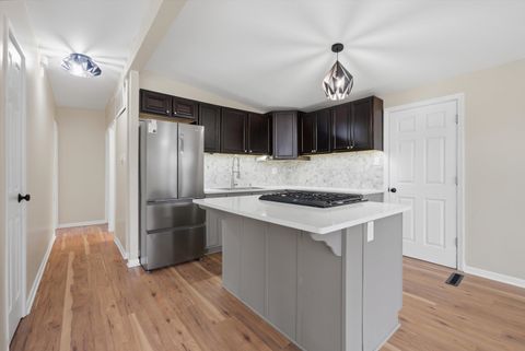 Tiny photo for 7932 W 98th Place, Hickory Hills, IL 60457 (MLS # 12594758)