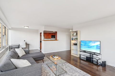 Tiny photo for 3900 N Lake Shore Drive #5E, Chicago, IL 60613 (MLS # 12546480)