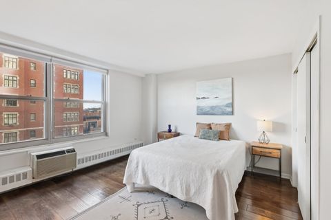 Tiny photo for 3900 N Lake Shore Drive #5E, Chicago, IL 60613 (MLS # 12546480)