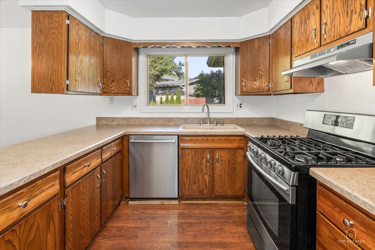 830 Hiawatha Drive