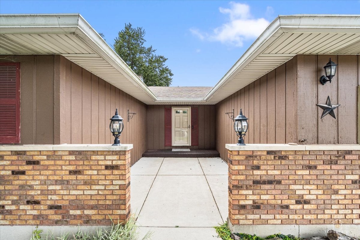 830 Hiawatha Drive