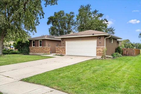Tiny photo for 830 Hiawatha Drive, Elgin, IL 60120 (MLS # 12766344)