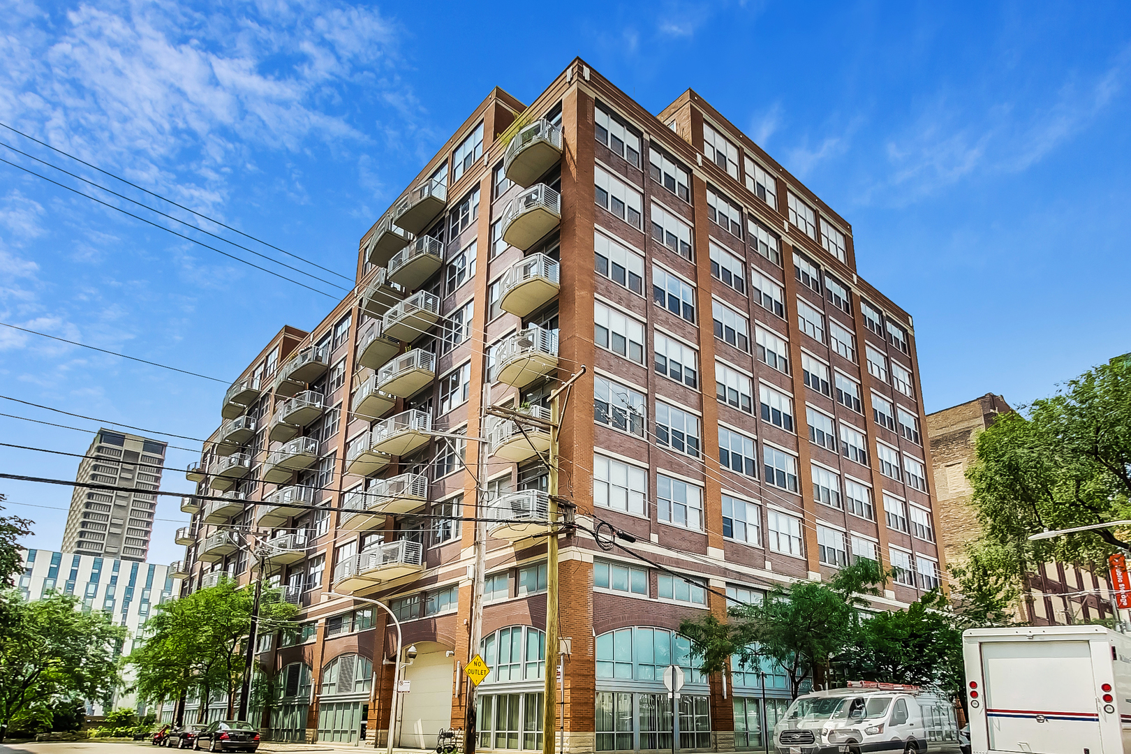 933 W van buren Street 805