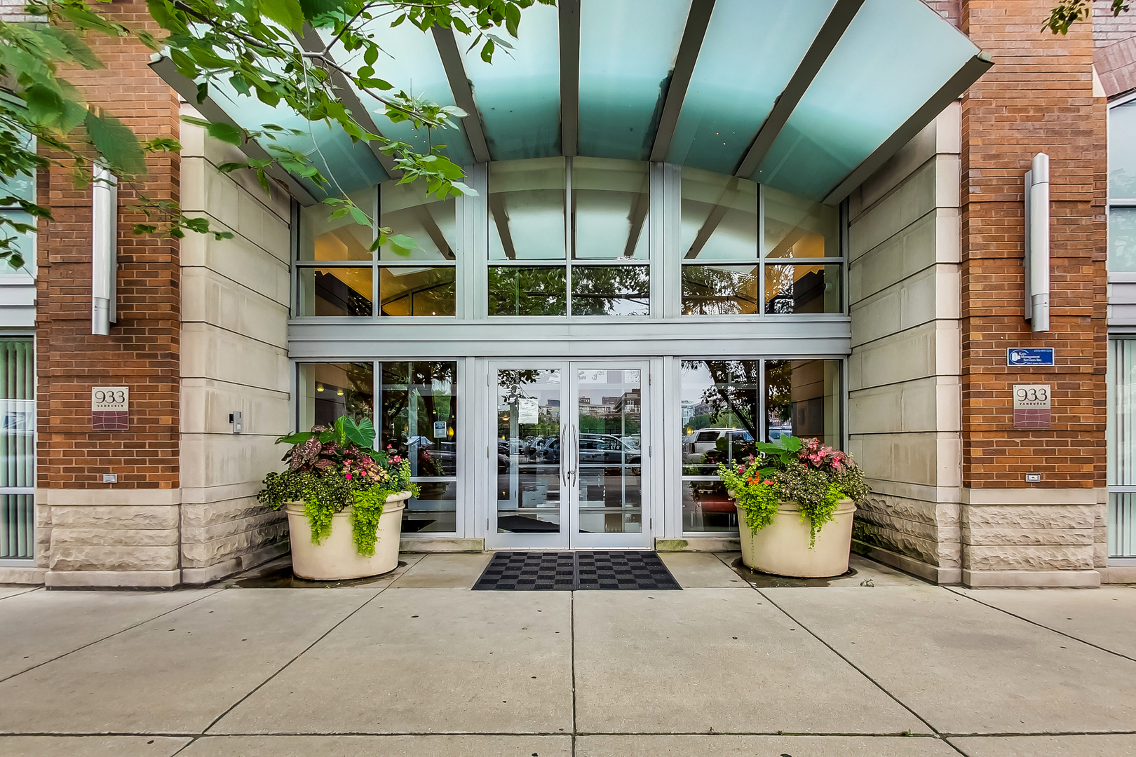 933 W van buren Street 805