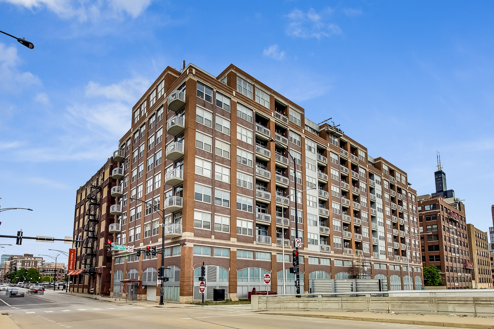 933 W van buren Street 805