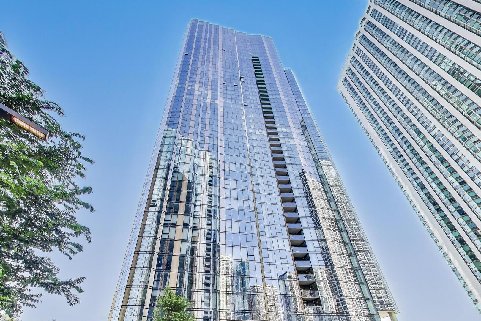 211 N Harbor Drive TH01