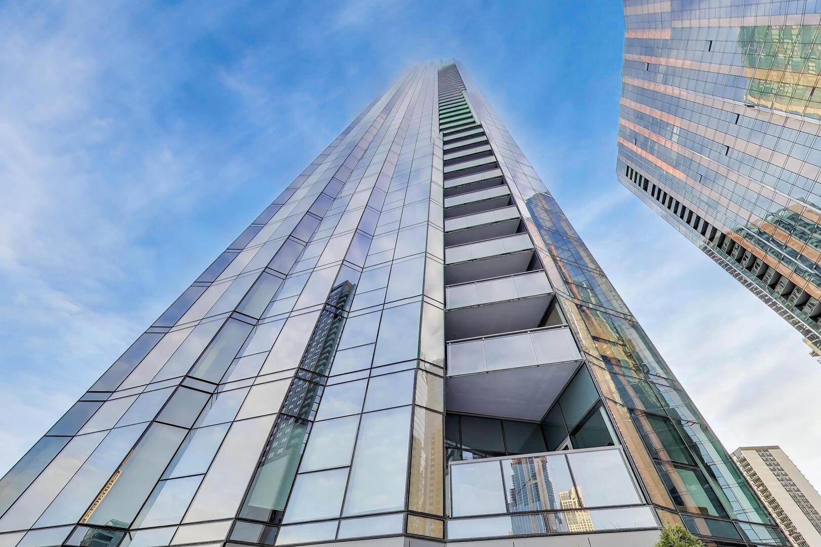 211 N Harbor Drive TH01