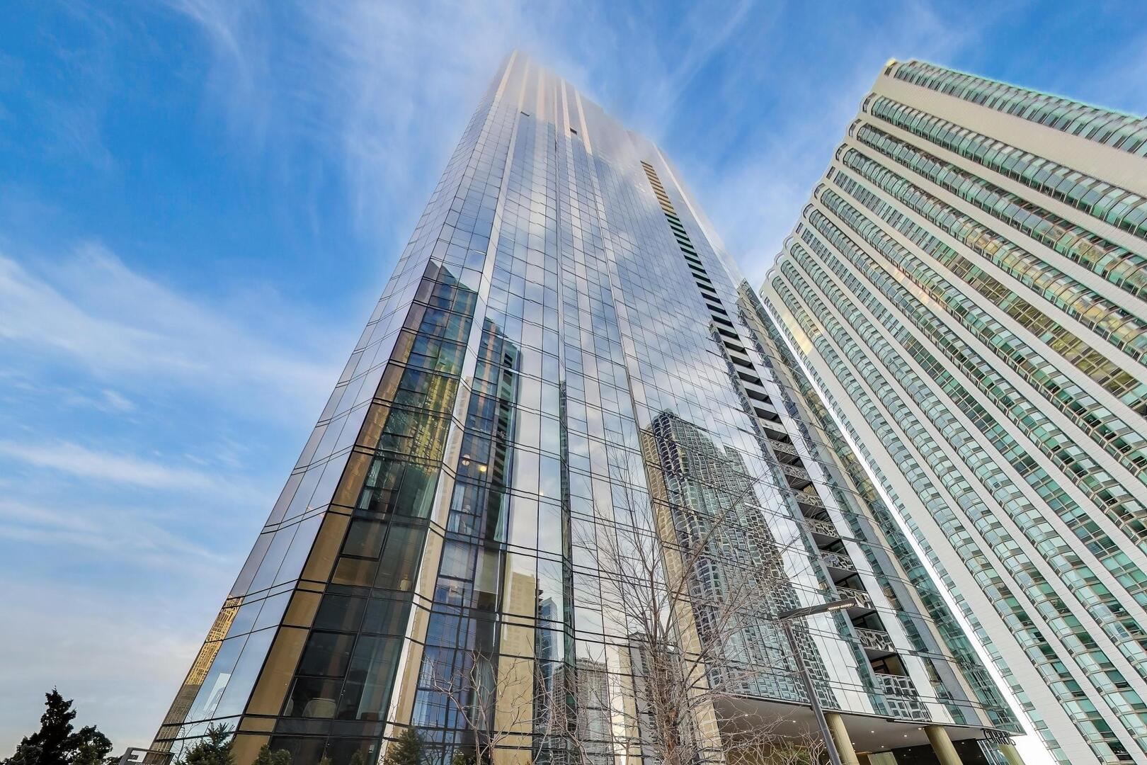 211 N Harbor Drive TH01