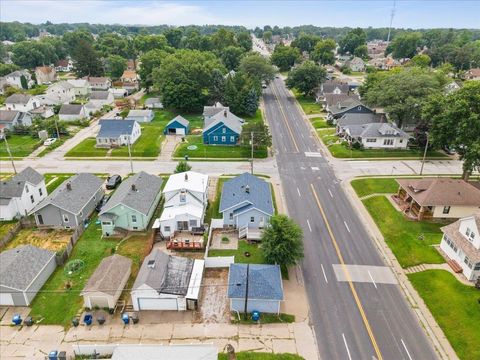 Tiny photo for 1658 W LOMBARD Street, Davenport, IA 52804 (MLS # 100000236)