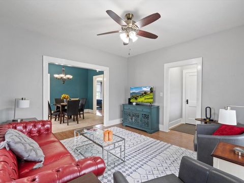 Tiny photo for 1658 W LOMBARD Street, Davenport, IA 52804 (MLS # 100000236)