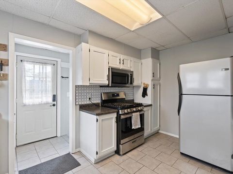 Tiny photo for 1658 W LOMBARD Street, Davenport, IA 52804 (MLS # 100000236)