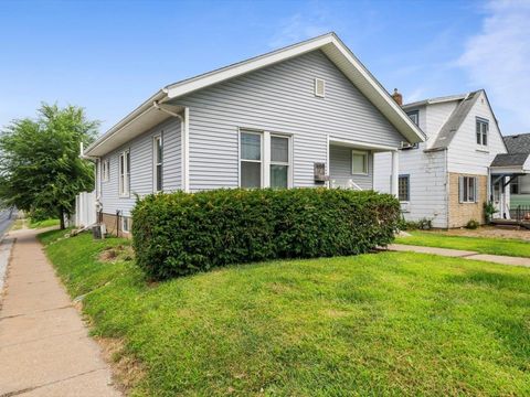 Tiny photo for 1658 W LOMBARD Street, Davenport, IA 52804 (MLS # 100000236)