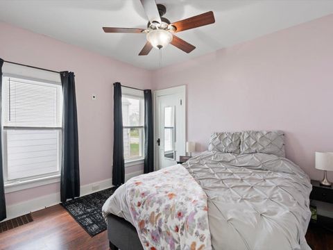 Tiny photo for 1658 W LOMBARD Street, Davenport, IA 52804 (MLS # 100000236)