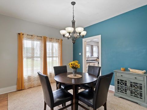 Tiny photo for 1658 W LOMBARD Street, Davenport, IA 52804 (MLS # 100000236)