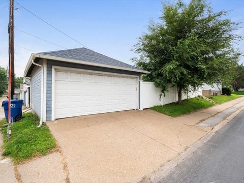 Tiny photo for 1658 W LOMBARD Street, Davenport, IA 52804 (MLS # 100000236)