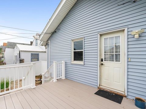 Tiny photo for 1658 W LOMBARD Street, Davenport, IA 52804 (MLS # 100000236)