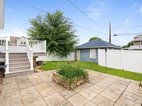 Tiny photo for 1658 W LOMBARD Street, Davenport, IA 52804 (MLS # 100000236)