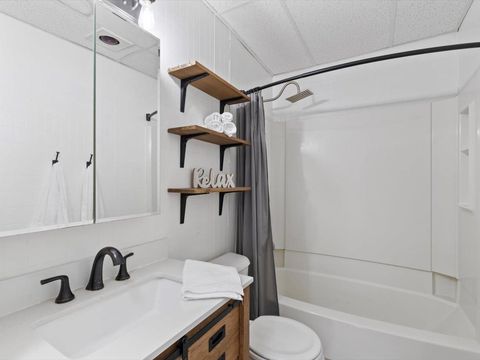 Tiny photo for 1658 W LOMBARD Street, Davenport, IA 52804 (MLS # 100000236)