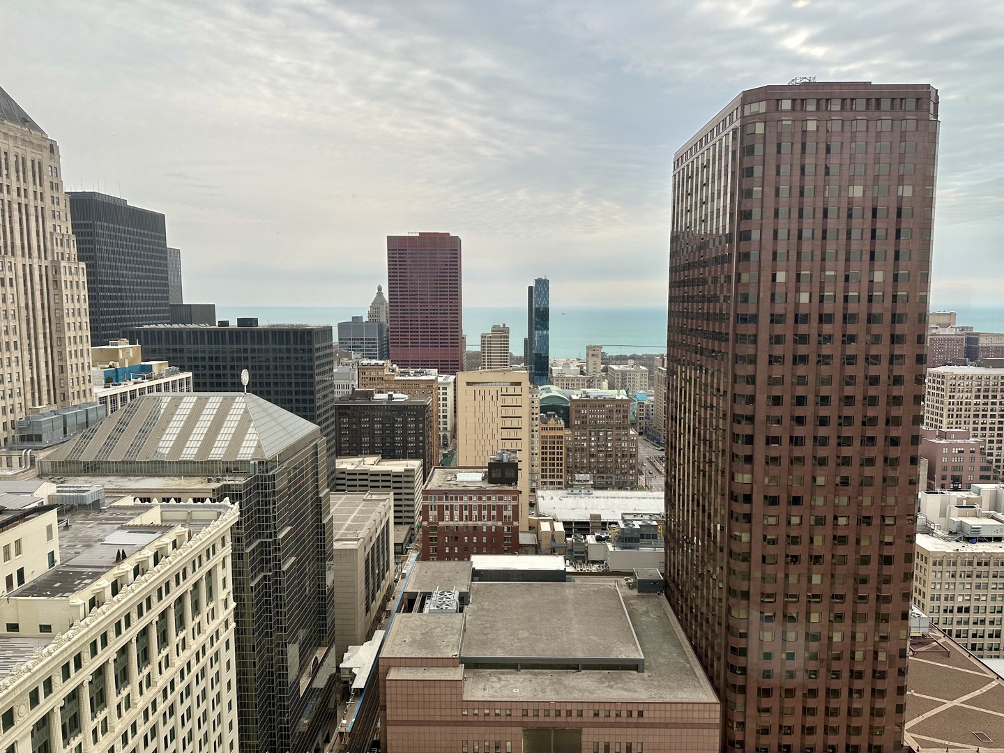 235 W VAN BUREN Street 3903