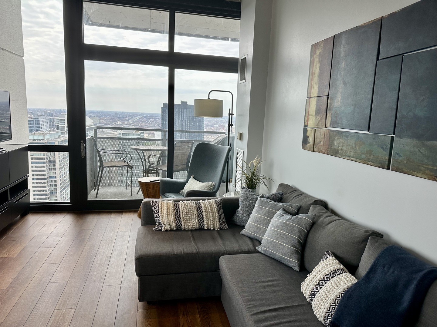 235 W VAN BUREN Street 3903