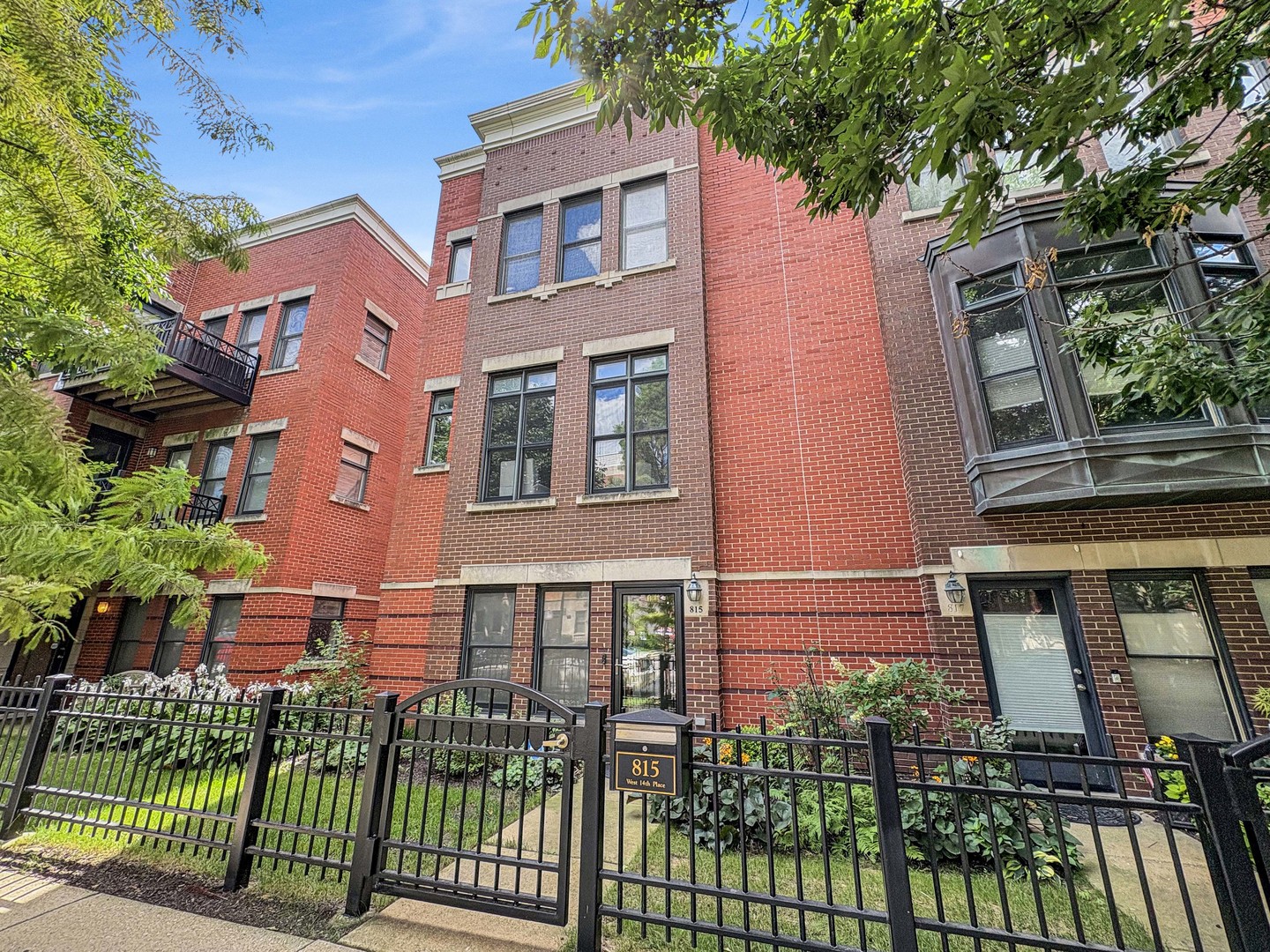 815 W 14th Place
