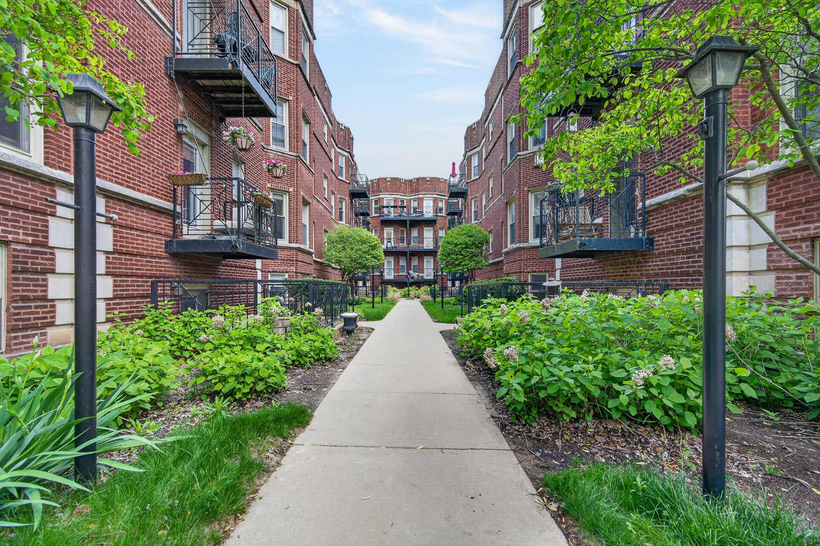 1342 W Greenleaf Avenue 1A