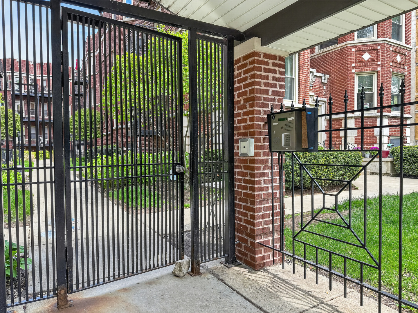 1342 W Greenleaf Avenue 1A