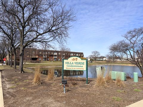 Tiny photo for 2 Villa Verde Drive #201, Buffalo Grove, IL 60089 (MLS # 12604085)