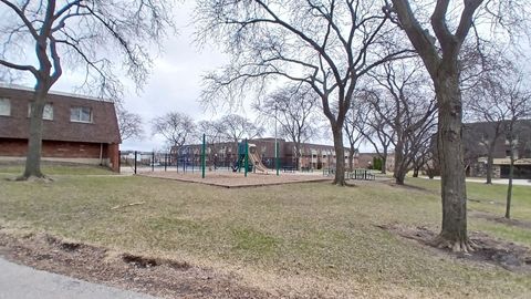 Tiny photo for 2 Villa Verde Drive #201, Buffalo Grove, IL 60089 (MLS # 12604085)