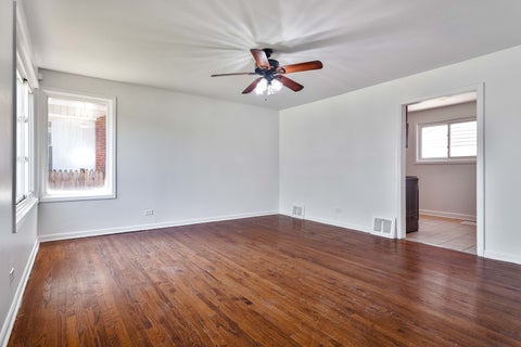 Tiny photo for 446 Oak Street, Des Plaines, IL 60016 (MLS # 12706264)